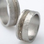 bague-titane-martele