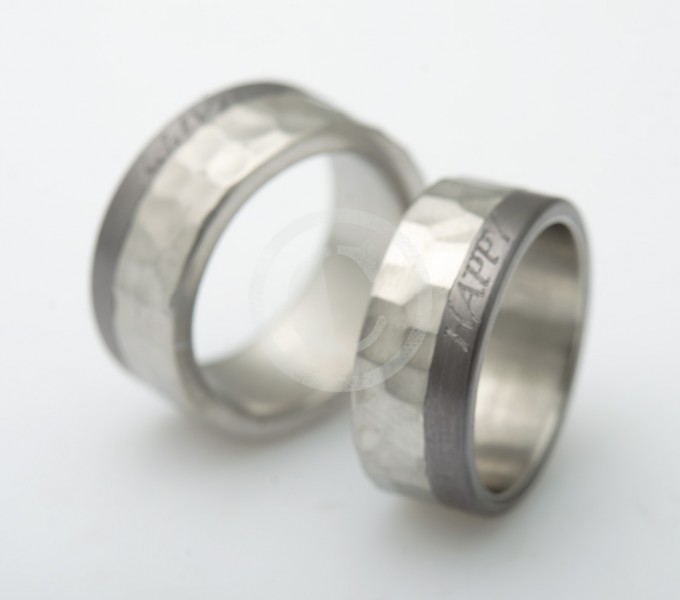 bague de mariage et gravure 