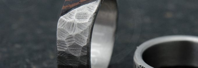 bagues-cromoco-martele-brut-et-bois