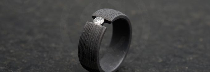 bague-tantale-griffé-noir-diamant