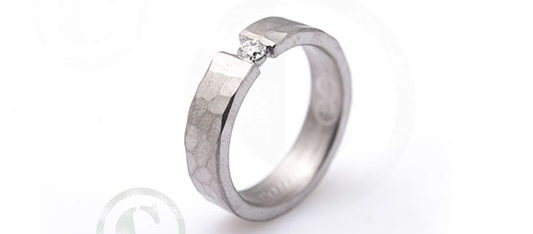 bague-de-fiancailles-palladium-martele-diamant